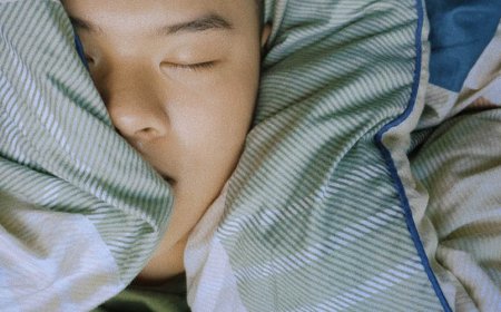 Wat gebeurt er als u te veel water drinkt voordat u naar bed gaat?