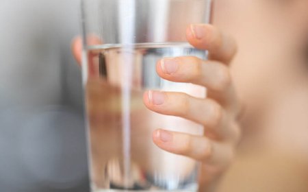 Wat gebeurt er als u een dag niet eet maar wel water drinkt?