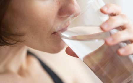 Perché urino subito dopo aver bevuto acqua?