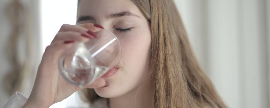 Is het goed om water te drinken na het eten?