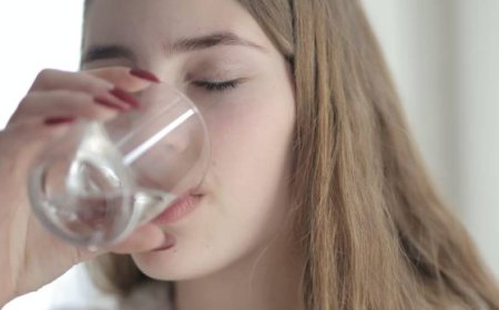 Posso sdraiarmi subito dopo aver bevuto acqua?