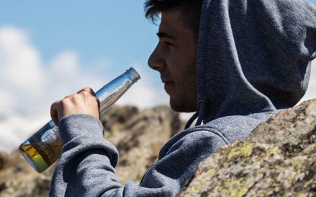 Quali sono le ragioni psicologiche per cui le persone bevono alcolici?