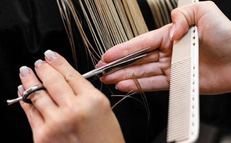Come posso promuovere la crescita e lo spessore dei miei capelli?