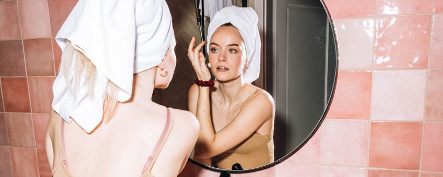 Kunt u make-up over retinol aanbrengen?